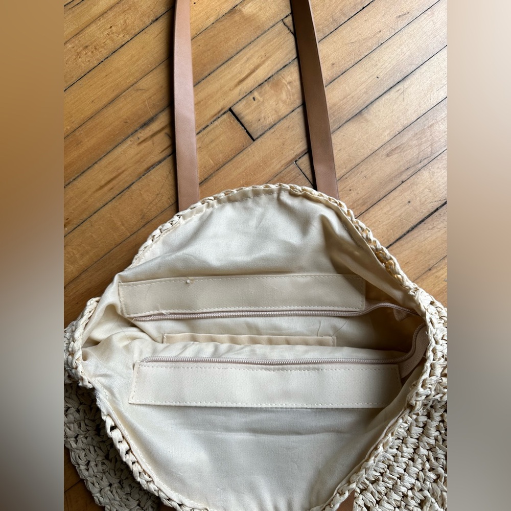Straw Beach Circle Tote Bag - Picture 5 of 5